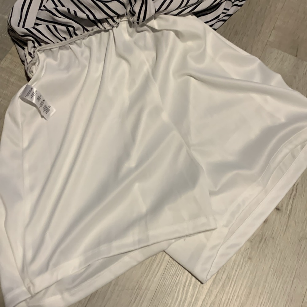 M Cropped Pant jumpsuit. With shorts lining in bottom. - Picture 5 of 5